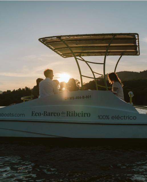 Disfruta de barco eléctrico sin patrón